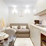 Appartamento Charming With A-c