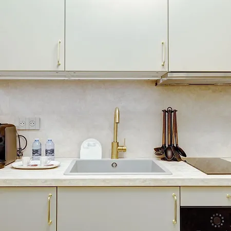 Charming With A-c Paříž