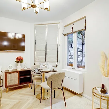 דירה Charming With A-c *